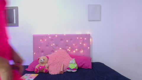 issa_kitty online show from 02-18-25, 06:47