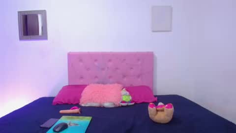 issa_kitty online show from 02-25-25, 02:33