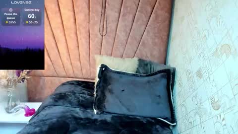 Snapshot of issa_milf__ chatting on 10-20-25, 01:00 ISSA MILF online show from 10-20-25, 01:00