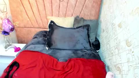 Snapshot of issa_milf__ chatting on 10-27-25, 02:10 ISSA MILF online show from 10-27-25, 02:10