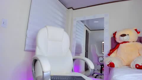 Snapshot of issabellarodriguez chatting on 02-05-25, 08:43 Isa online show from 02-05-25, 08:43