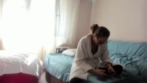 Issabelle online show from 03-06-25, 08:41