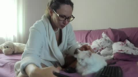 Issabelle online show from 06-07-26, 05:44