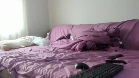 Issabelle online show from 06-14-26, 04:47