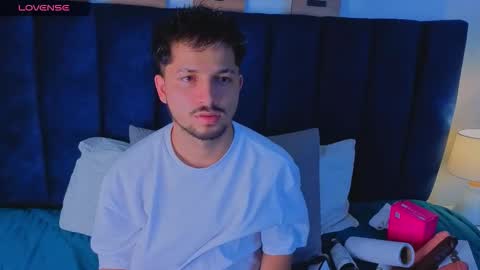 Snapshot of issac_james chatting on 03-27-26, 02:50 Issac online show from 03-27-26, 02:50