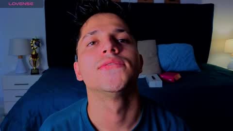 Snapshot of issac_james chatting on 04-10-26, 04:39 Issac online show from 04-10-26, 04:39