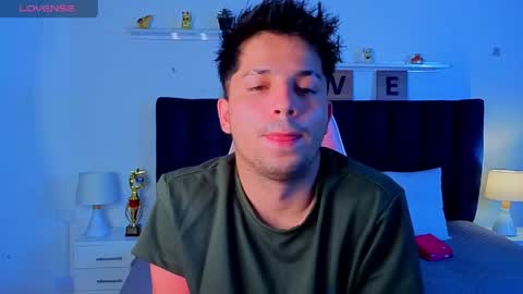 Snapshot of issac_james chatting on 04-15-26, 04:08 Issac online show from 04-15-26, 04:08