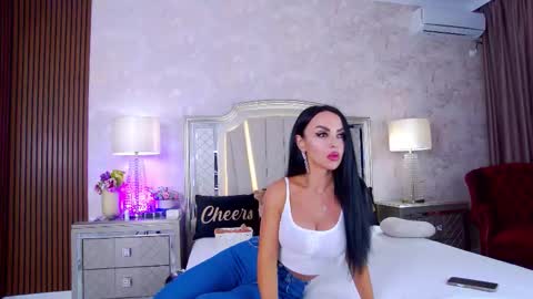 Issadorra online show from 09-28-25, 05:02