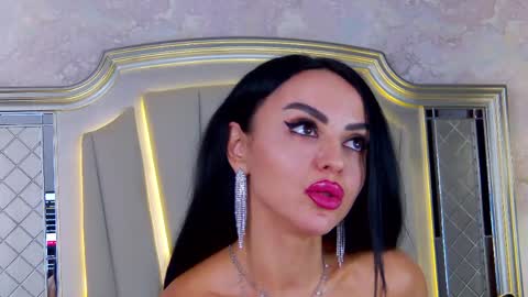 Issadorra online show from 03-27-26, 08:26