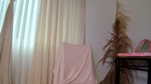 Snapshot of issagodiva chatting on 09-15-25, 01:11 . . . . online show from 09-15-25, 01:11