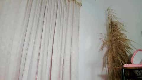 Snapshot of issagodiva chatting on 10-11-25, 01:38 . . . . online show from 10-11-25, 01:38