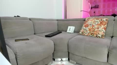 Isabella  online show from 11-22-25, 05:45