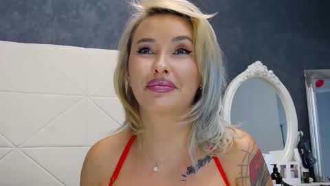 IssaSmyth online show from 10-07-25, 06:32