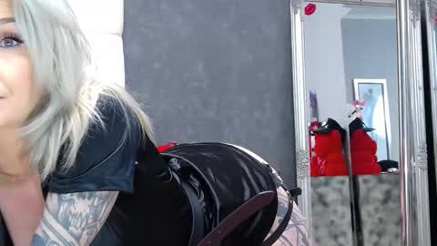 Snapshot of issasmyth chatting on 03-09-26, 04:33 IssaSmyth online show from 03-09-26, 04:33