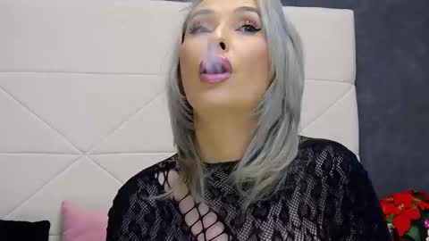 Snapshot of issasmyth chatting on 03-10-26, 01:16 IssaSmyth online show from 03-10-26, 01:16