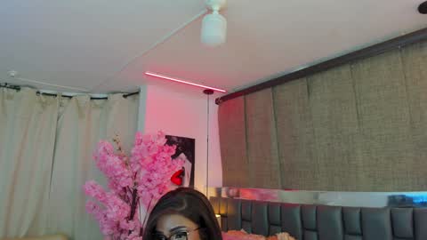 Iseey online show from 12-18-24, 04:20