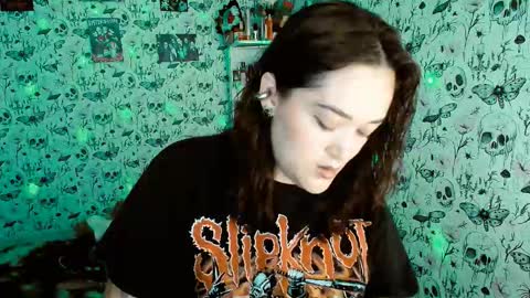 Snapshot of issis_demon chatting on 03-16-26, 03:56 Yiz online show from 03-16-26, 03:56