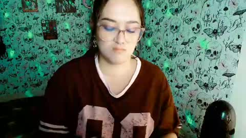 Yiz online show from 05-10-26, 02:28