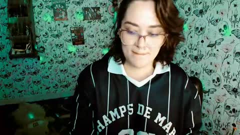 Yiz online show from 05-15-26, 11:12