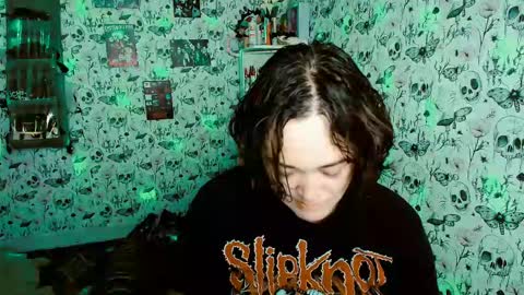 Yiz online show from 05-23-26, 04:29