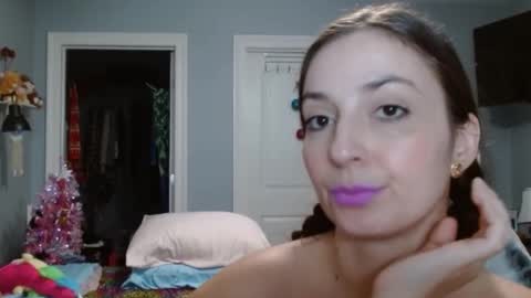 Snapshot of italiana25 chatting on 12-30-24, 06:09 Bella Bloom online show from 12-30-24, 06:09
