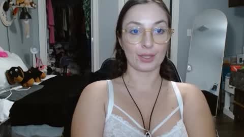 Snapshot of italiana25 chatting on 02-01-25, 05:18 Bella Bloom online show from 02-01-25, 05:18