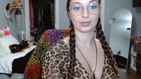 Snapshot of italiana25 chatting on 02-03-25, 01:41 Bella Bloom online show from 02-03-25, 01:41