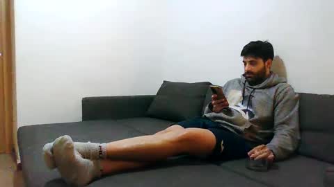 italianboybcn online show from 01-01-25, 09:09