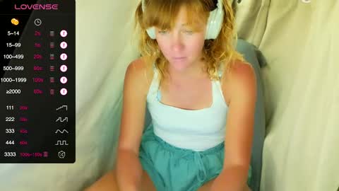 Snapshot of its_lily chatting on 09-23-25, 02:03 Lily online show from 09-23-25, 02:03