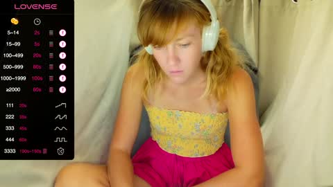 Lily online show from 11-11-25, 04:34