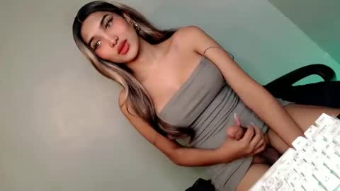 Bella online show from 01-14-25, 04:47