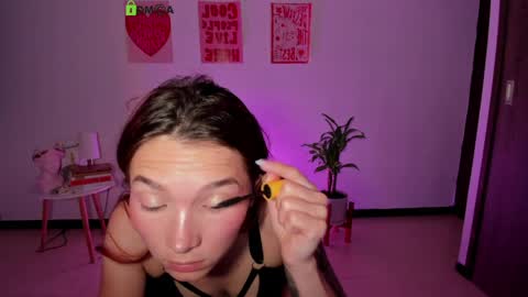 Snapshot of itscamill chatting on 04-02-26, 01:25 camill online show from 04-02-26, 01:25