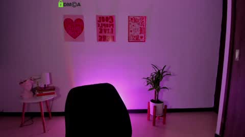 Snapshot of itscamill chatting on 04-04-26, 01:37 camill online show from 04-04-26, 01:37