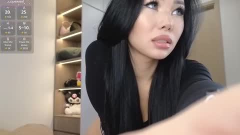 Snapshot of itsdevilcat chatting on 02-25-26, 01:37 Queen Liya online show from 02-25-26, 01:37