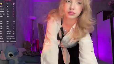 Snapshot of itsevedarkside_ chatting on 06-18-26, 06:02 Eva online show from 06-18-26, 06:02