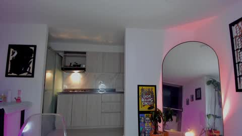 Snapshot of itslau_ chatting on 12-18-24, 03:37 lau online show from 12-18-24, 03:37