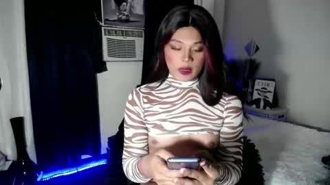 Snapshot of itsme_jazzy chatting on 10-13-25, 04:40 JAZ online show from 10-13-25, 04:40