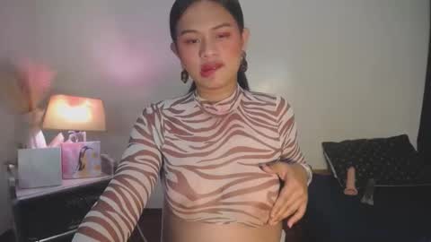 Snapshot of itsme_jazzy chatting on 10-22-25, 10:15 JAZ online show from 10-22-25, 10:15