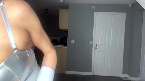 Snapshot of itsmelolax chatting on 10-14-25, 05:25 Lola online show from 10-14-25, 05:25