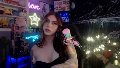 Snapshot of itsnickibabyy chatting on 01-26-25, 11:08 Nicki Foxx online show from 01-26-25, 11:08