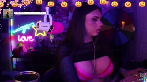 Snapshot of itsnickibabyy chatting on 10-21-25, 01:28 Nicki Foxx online show from 10-21-25, 01:28