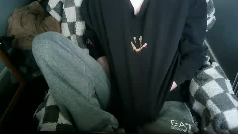 Snapshot of itsnotliam834 chatting on 10-24-25, 12:56 itsnotliam834 online show from 10-24-25, 12:56