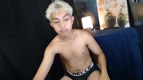 Snapshot of itsyourcummerboy_xx chatting on 06-01-26, 06:42 Kyle online show from 06-01-26, 06:42