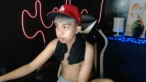 Snapshot of itsyourcummerboy_xx chatting on 06-17-26, 03:24 Kyle online show from 06-17-26, 03:24