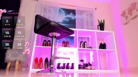 Call me Itzel   online show from 10-15-25, 01:11