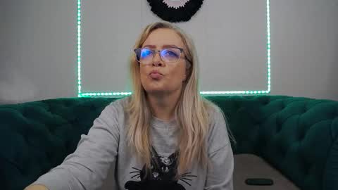 Snapshot of ivanacharm chatting on 02-17-26, 04:31 ivanacharm online show from 02-17-26, 04:31