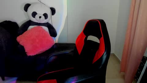 Snapshot of ivanna_essis chatting on 09-23-25, 01:30 ivanna_essis online show from 09-23-25, 01:30