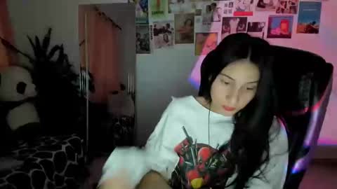 ivanna_essis online show from 12-19-25, 02:07