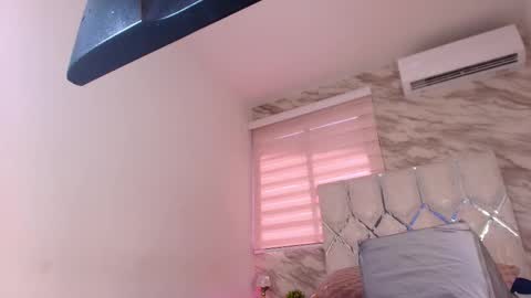 Snapshot of ivanna_vega_ chatting on 03-19-26, 07:18 ivanna online show from 03-19-26, 07:18