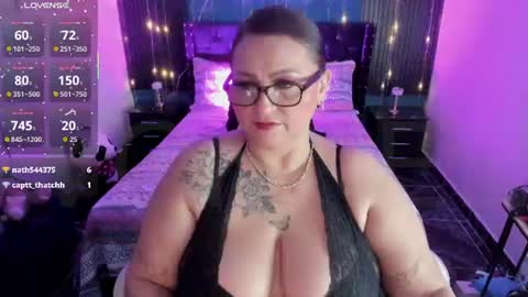 Snapshot of ivonnee17_ chatting on 07-02-26, 03:23 Ivonne online show from 07-02-26, 03:23